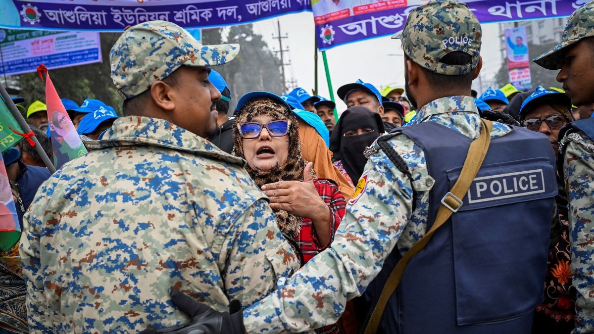 'बॉर्डर खोल दो, हमें बचा लो…'; बांग्लादेश में फंसे हिंदुओं की भारत से मार्मिक गुहार