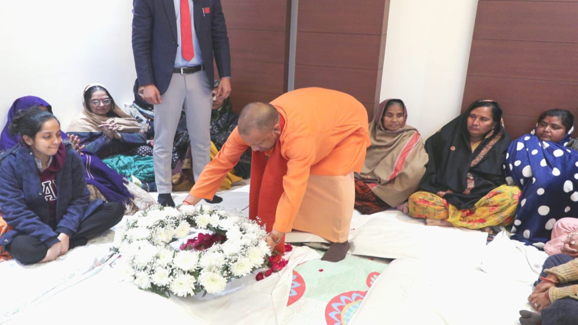मुख्यमंत्री योगी आदित्यनाथ ने फ़रीदपुर के विधायक स्व. श्याम बिहारी लाल को दी भावभीनी श्रद्धांजलि