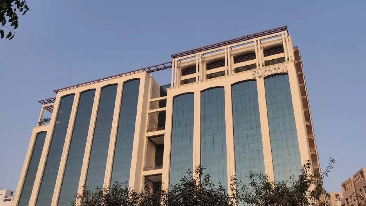लखनऊ: नए साल के जश्न से पहले बड़ी कार्रवाई, समिट बिल्डिंग में बार सील