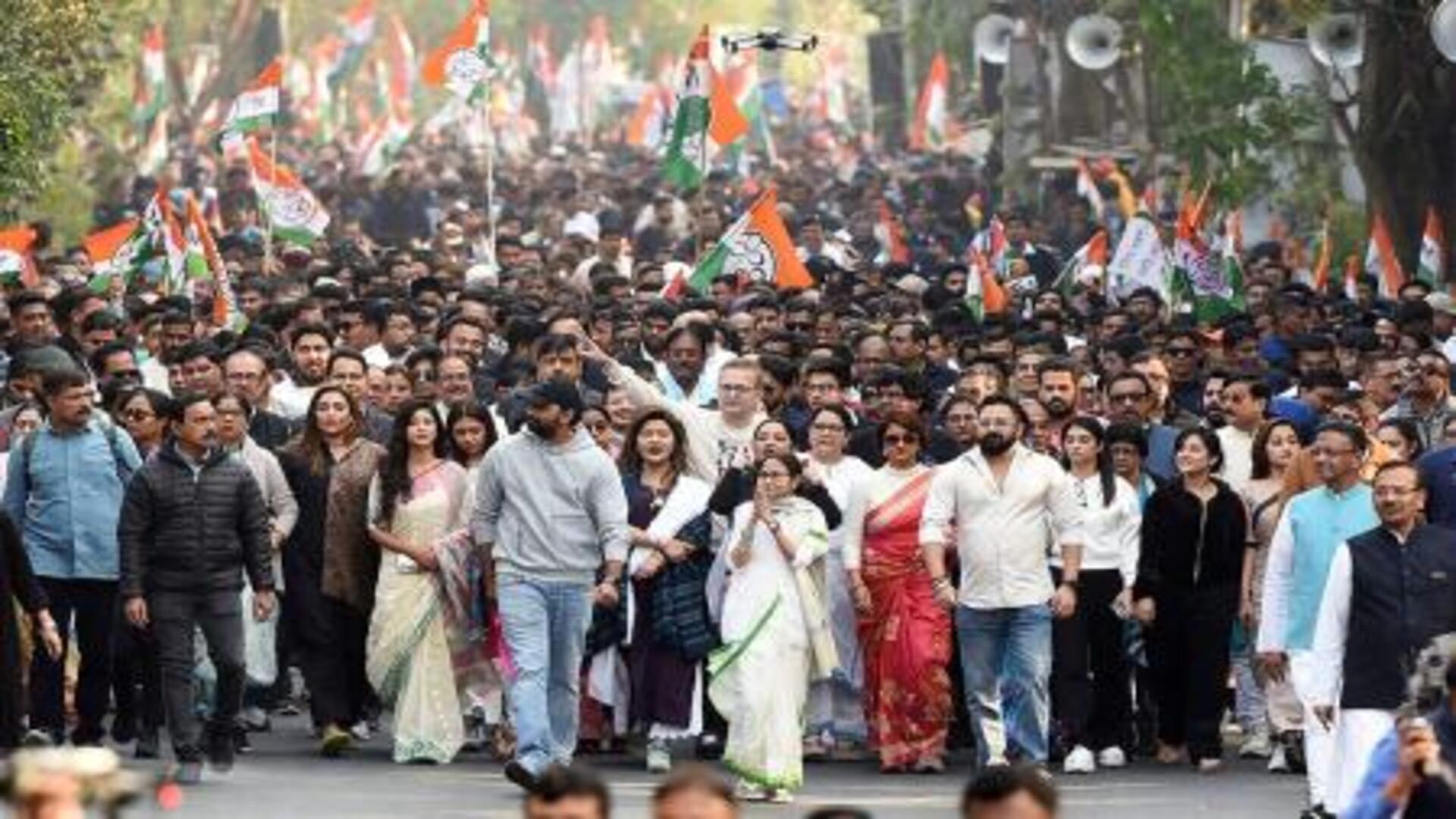 ईडी की छापेमारी के खिलाफ सड़क पर उतरीं ममता, लगाए केंद्र पर राजनीतिक प्रतिशोध के आरोप